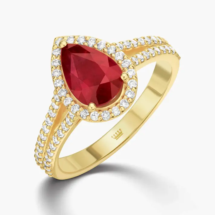 טבעת זהב עם רובי גלס בצורת טיפה ויהלומים