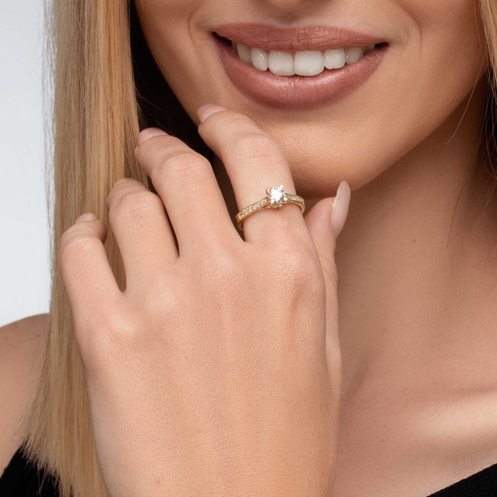 טבעת זהב סוליטר משובצת יהלום מרשים