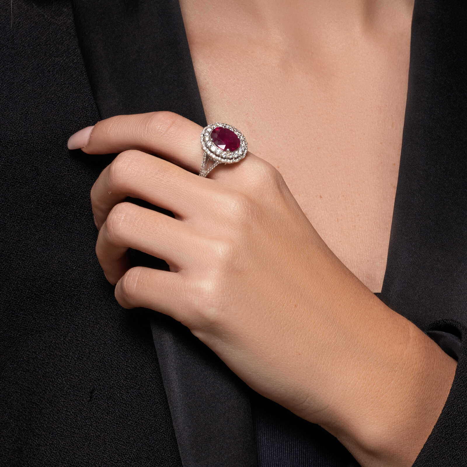 טבעת זהב משובצת Ruby glass ו 100 יהלומים