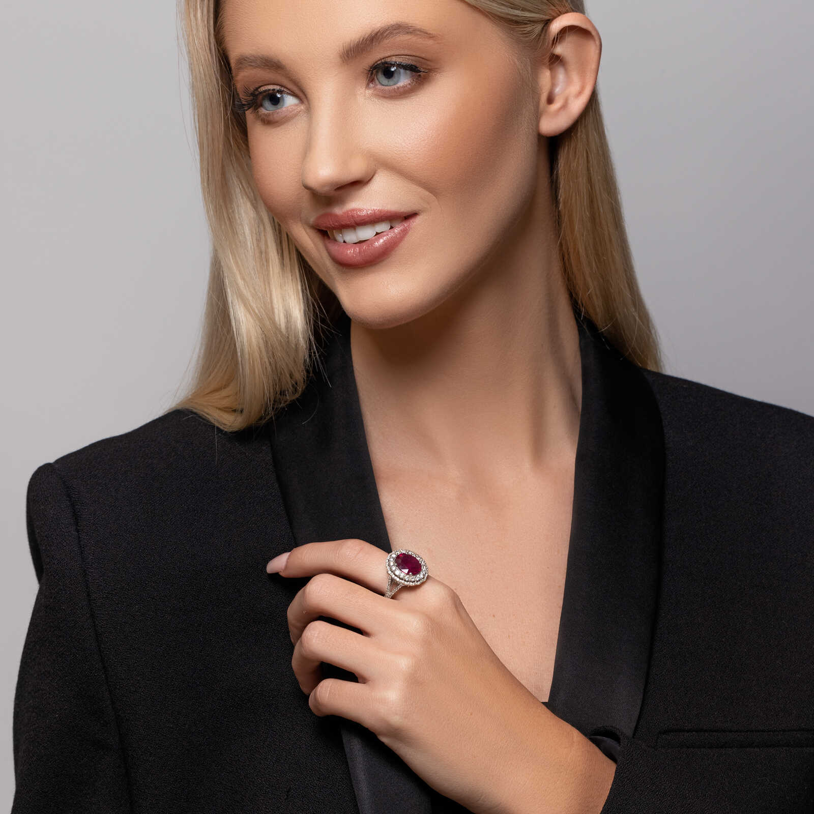 טבעת זהב משובצת Ruby glass ו 100 יהלומים