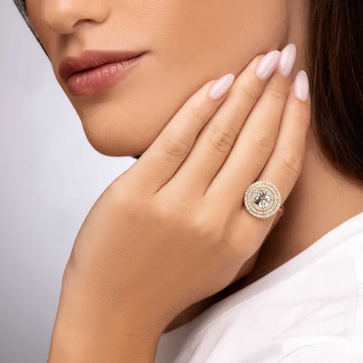 טבעת יהלום LIGHT GREEN CENTER