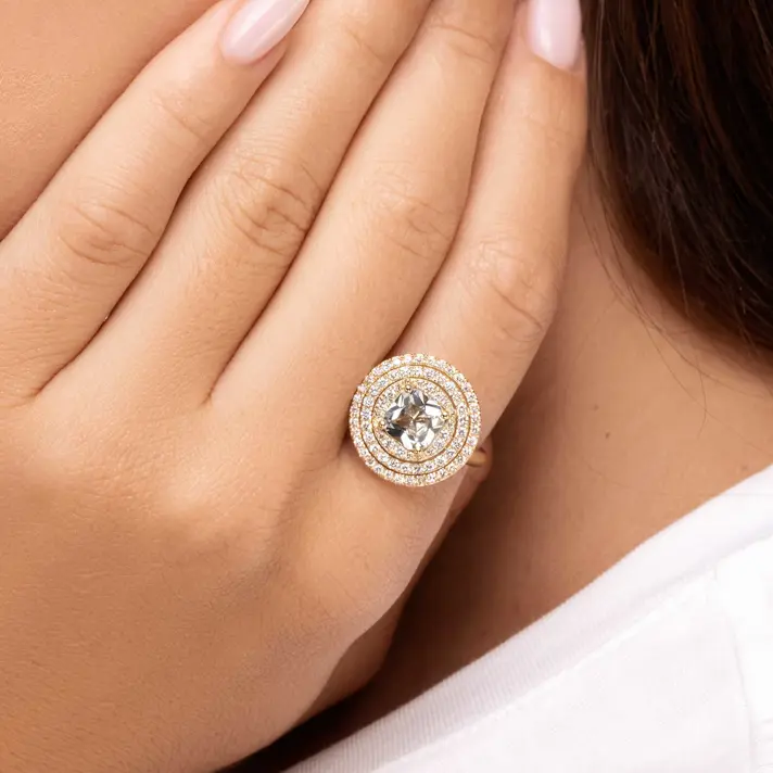 טבעת יהלום LIGHT GREEN CENTER