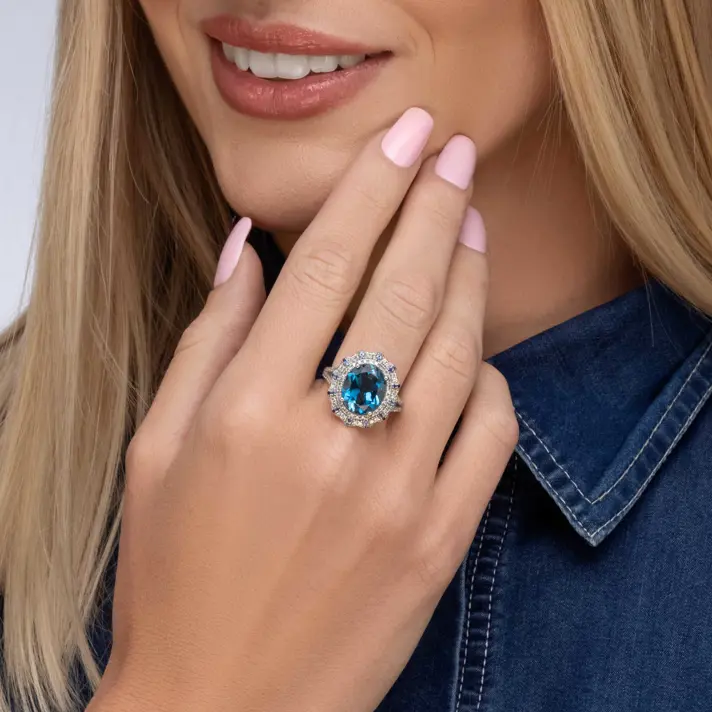 טבעת גאיה משובצת בלו לונדון ויהלומים