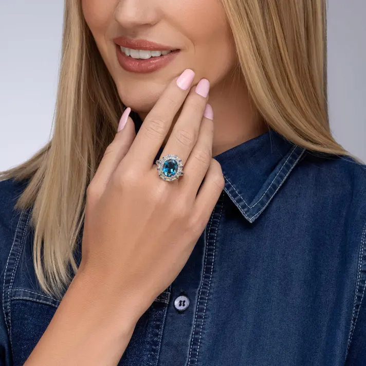 טבעת גאיה משובצת בלו לונדון ויהלומים