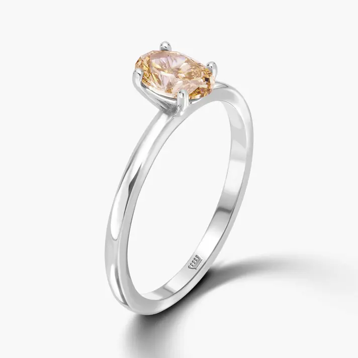 טבעת אוריאנה משובצת יהלום FANCY