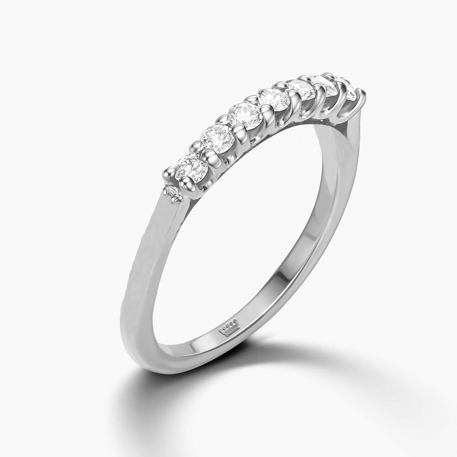 טבעת חצי נישואין משובצת יהלומים