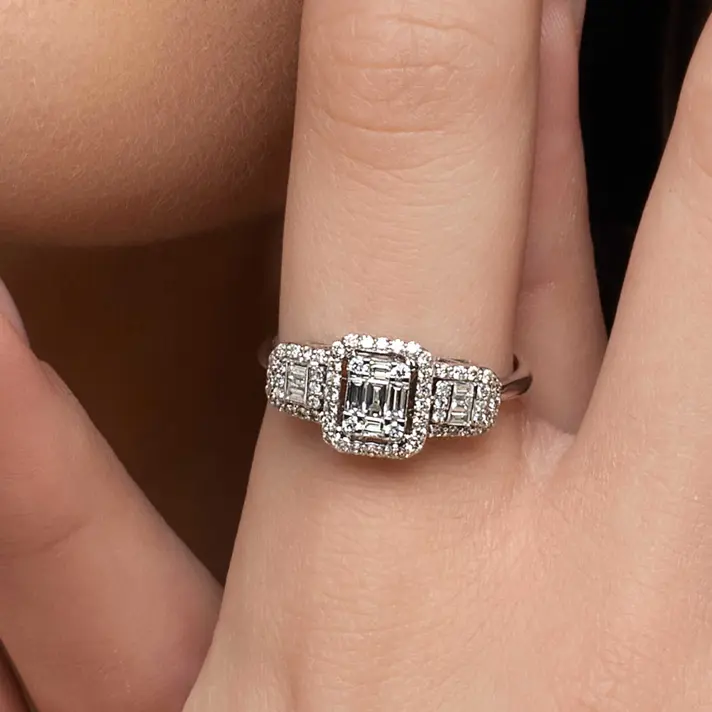 טבעת דייזי משובצת יהלומים