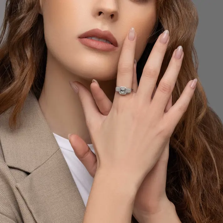 טבעת דייזי משובצת יהלומים