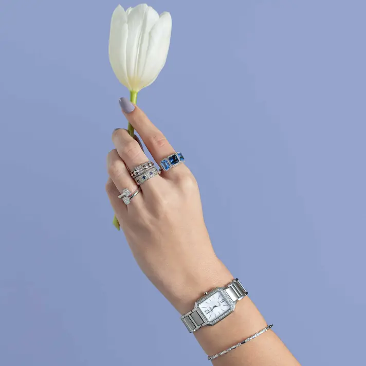 טבעת איזבלה משובצת בלו לונדון, בלו ספיר ויהלומים