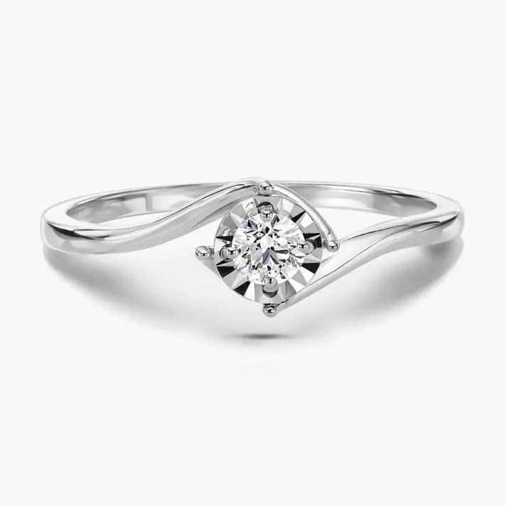 טבעת זהב עם יהלום משובץ מוקף זהב עיבוד לייזר