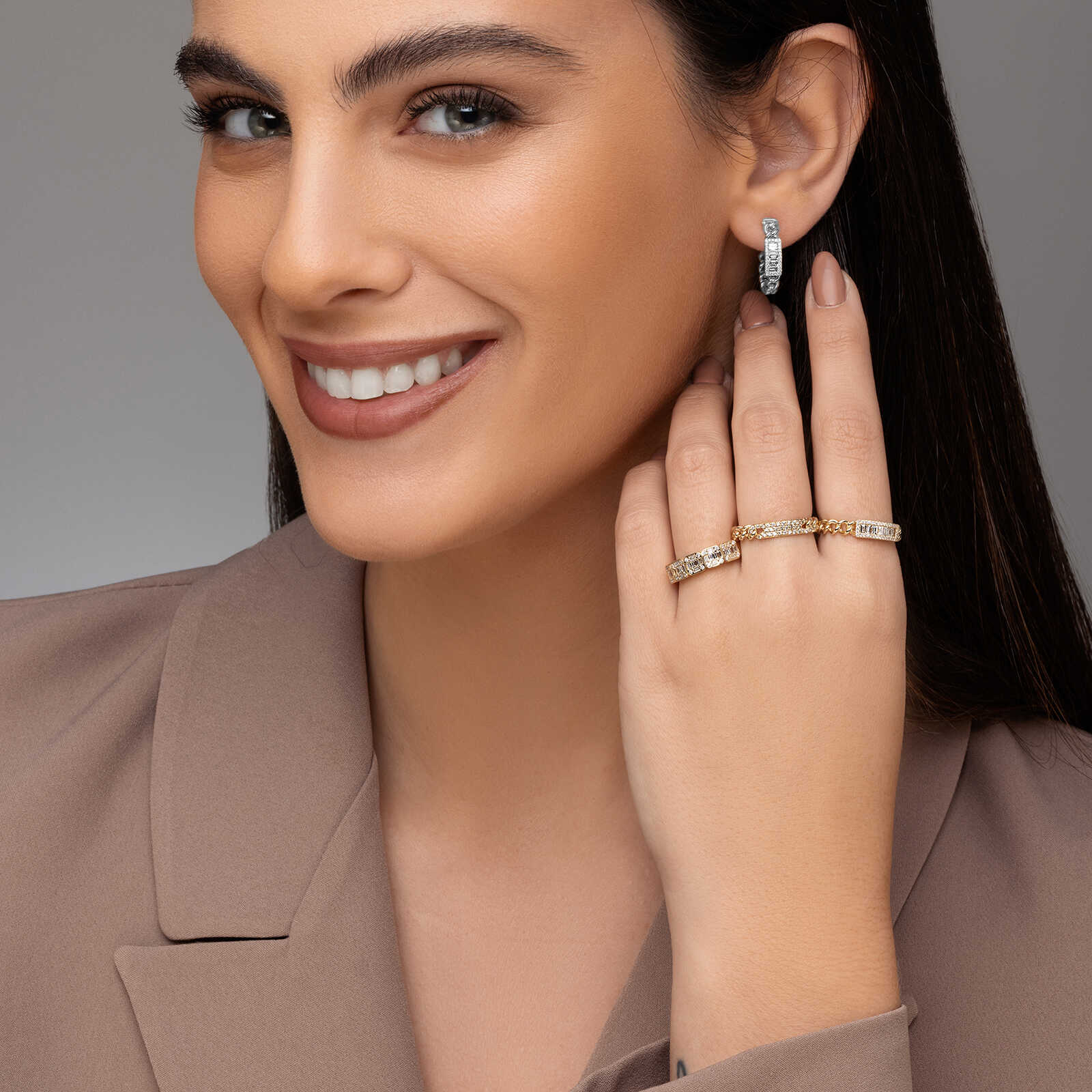 טבעת זהב חוליות עם משטח יהלומים