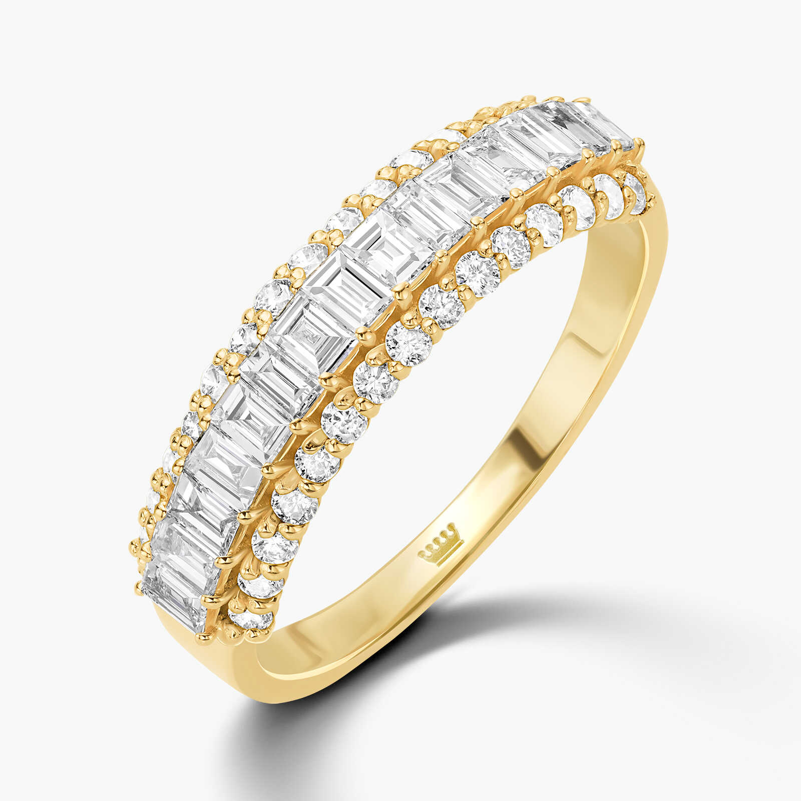 טבעת חצי נישואין בשיבוץ יהלומים בחיתוך באגט ועגול