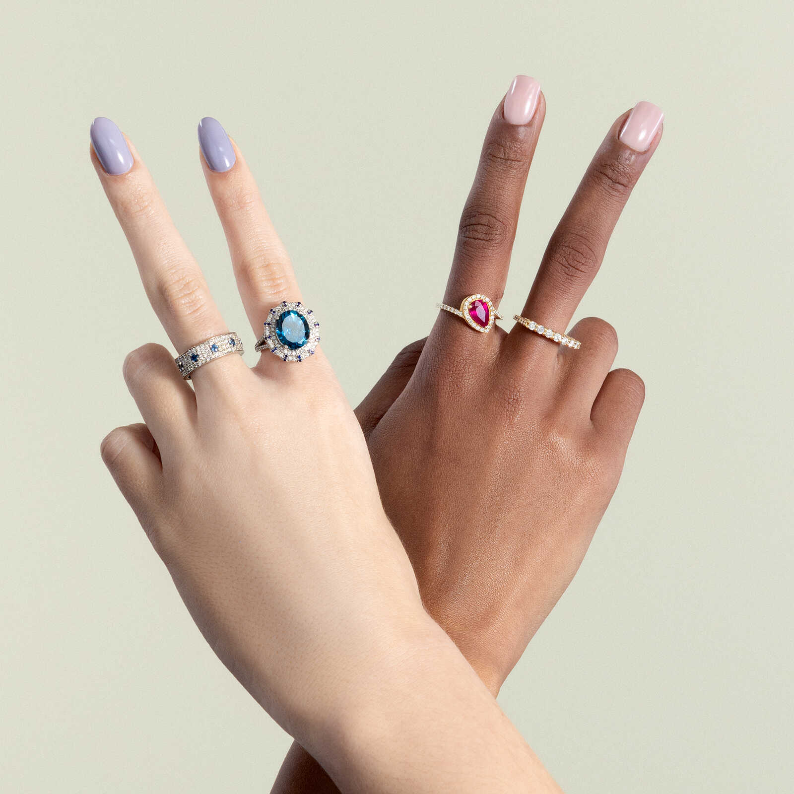 טבעת גאיה משובצת בלו לונדון ויהלומים