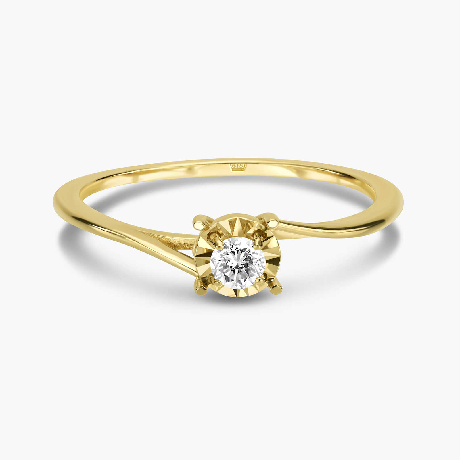 טבעת זהב משובצת יהלום סוליטר