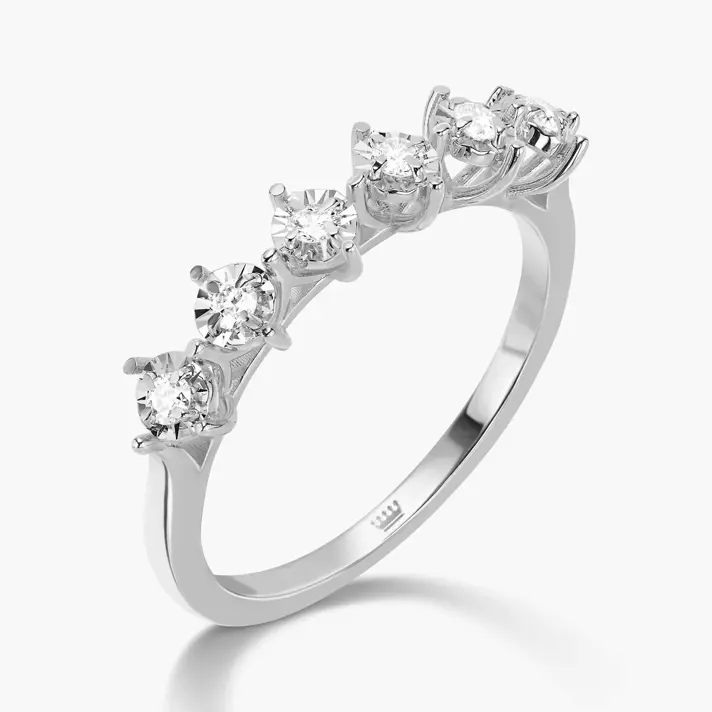 טבעת חצי נישואין משובצת יהלומים