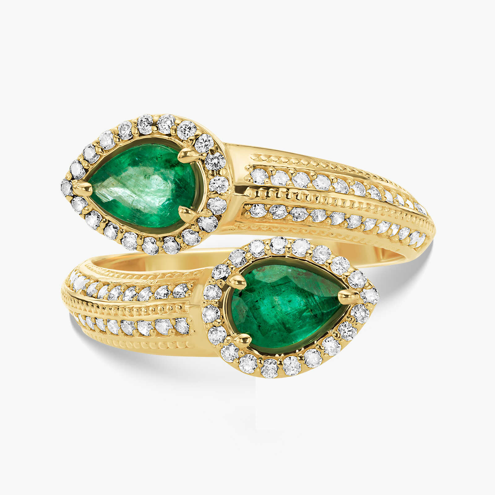 טבעת זהב עם שתי אבני אמרלד בחיתוך טיפה