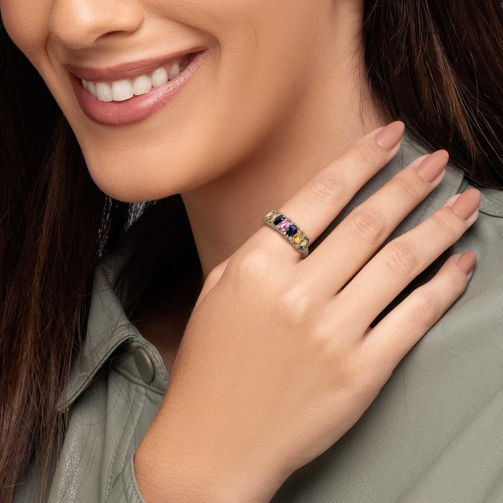 טבעת RAINBOW משובצת יהלומים וספירים