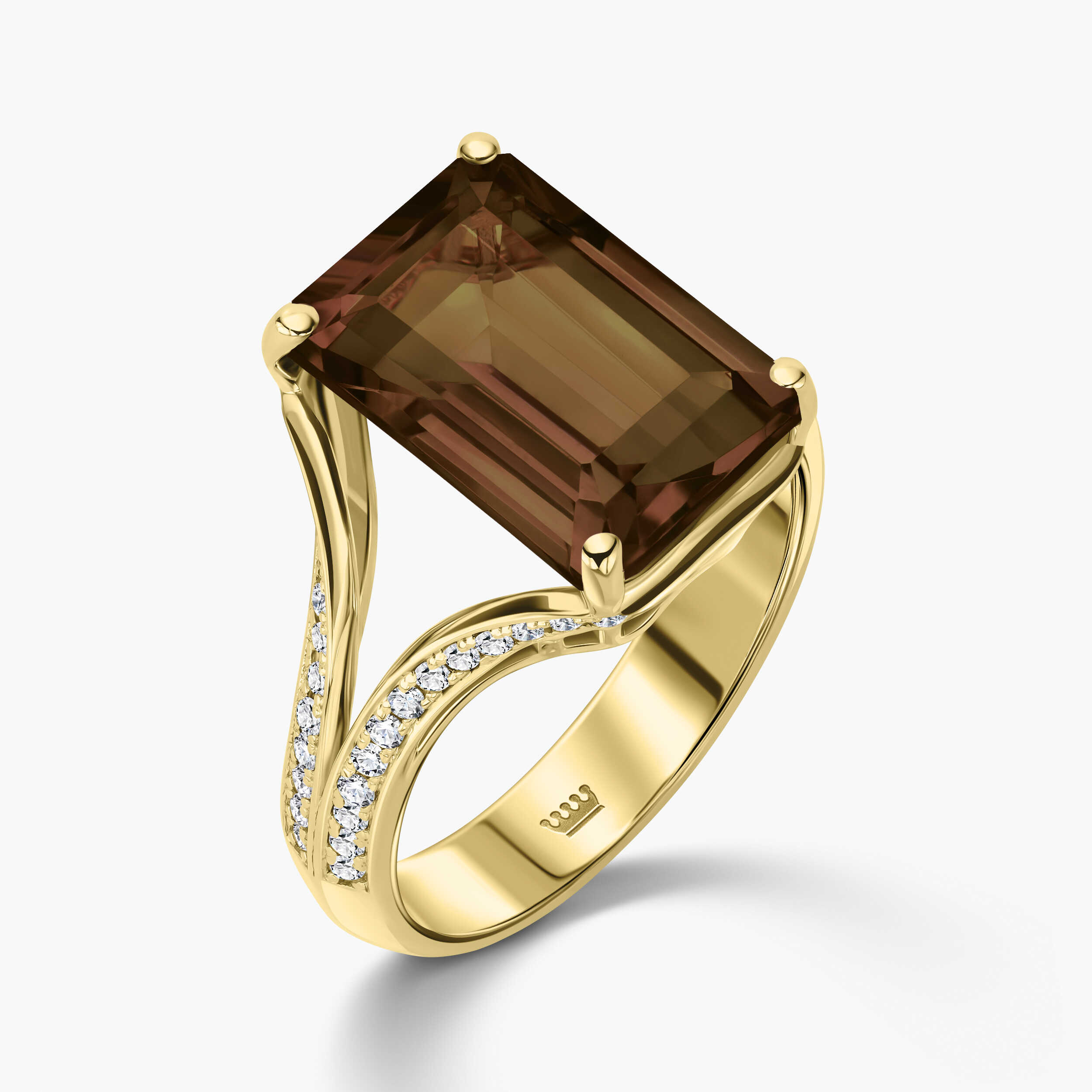 טבעת זהב משובצת סמוקי קוורץ ויהלומים