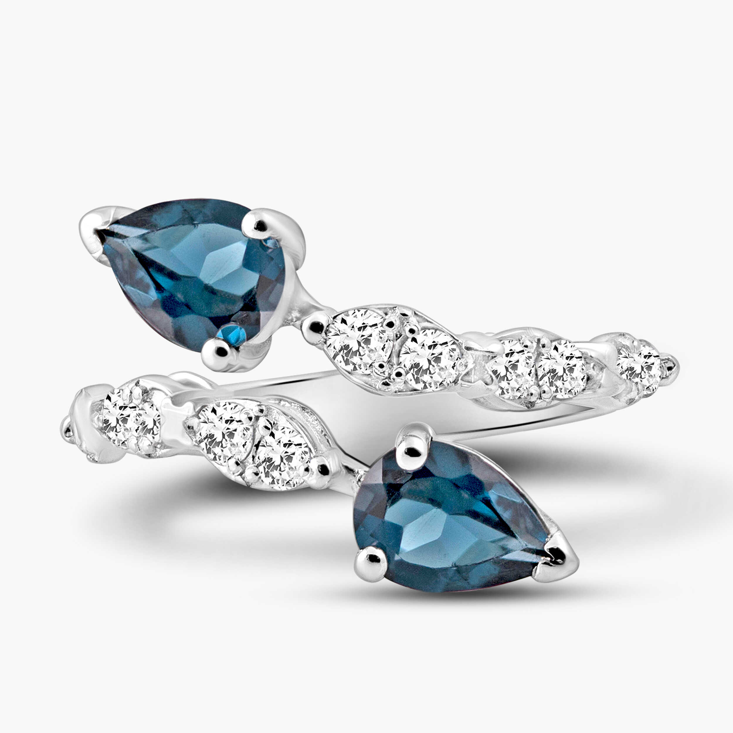 טבעת זהב משובצת בלו לונדון ויהלומים