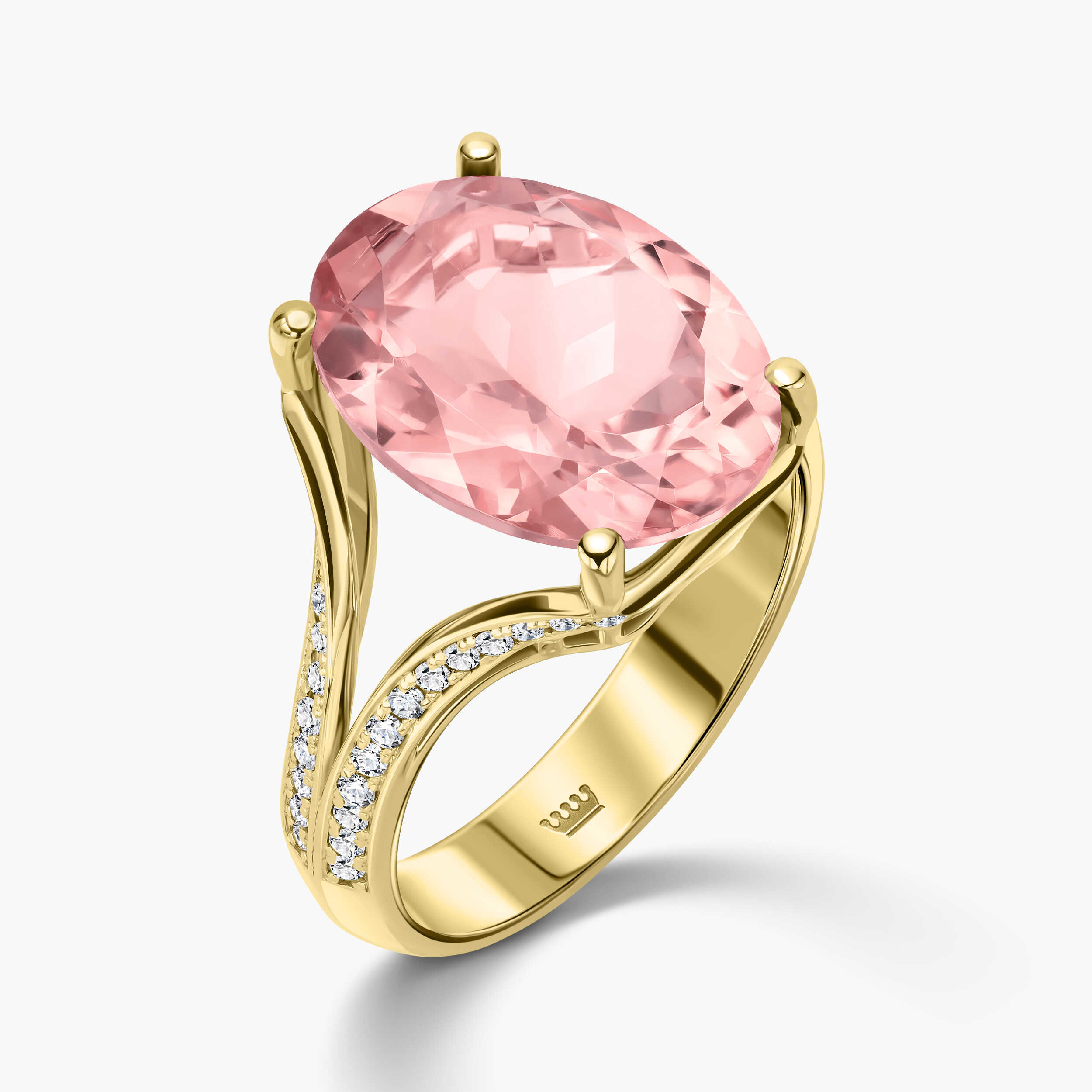 טבעת זהב משובצת מורגנייט ויהלומים