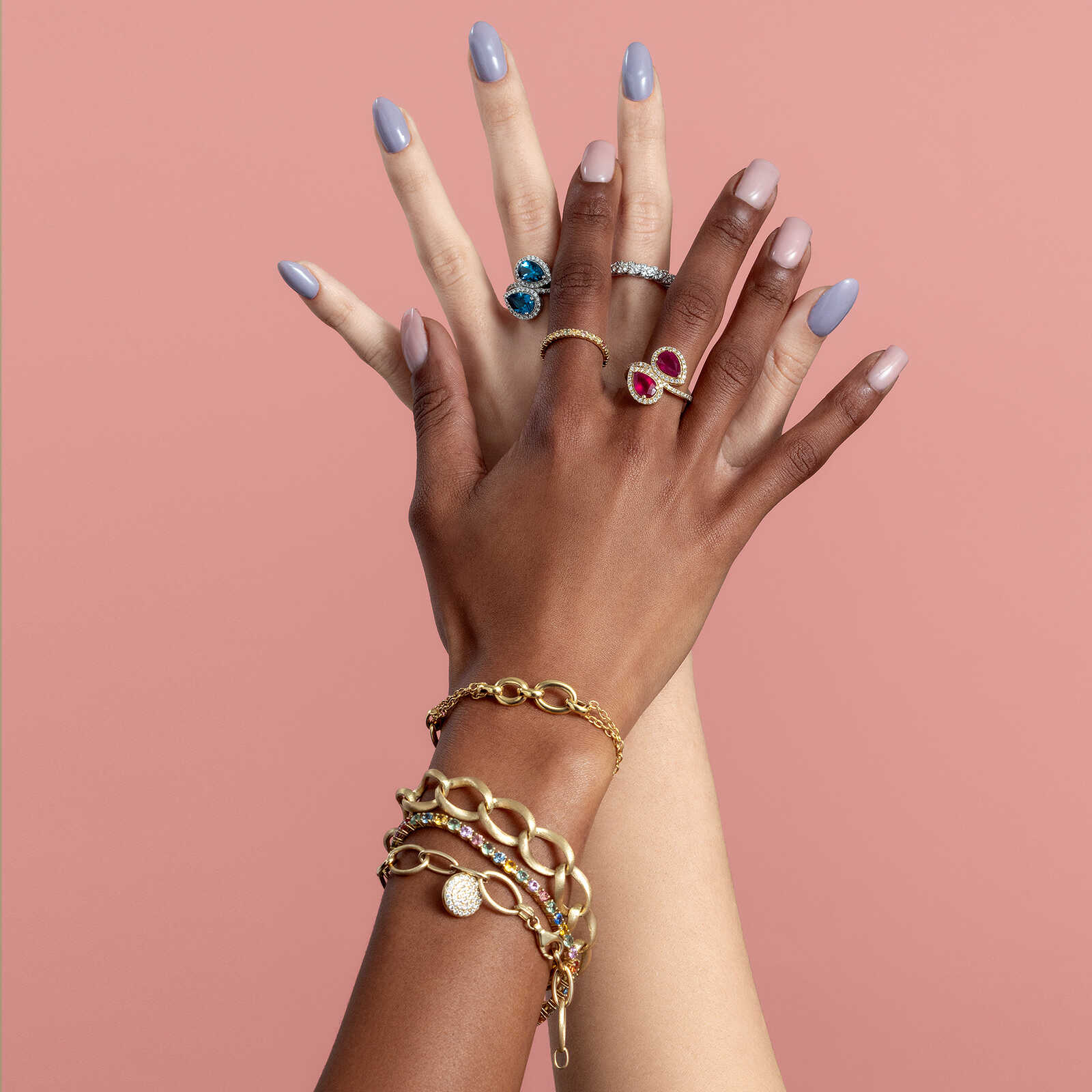 טבעת זהב בצורת עלים משובצים יהלומים