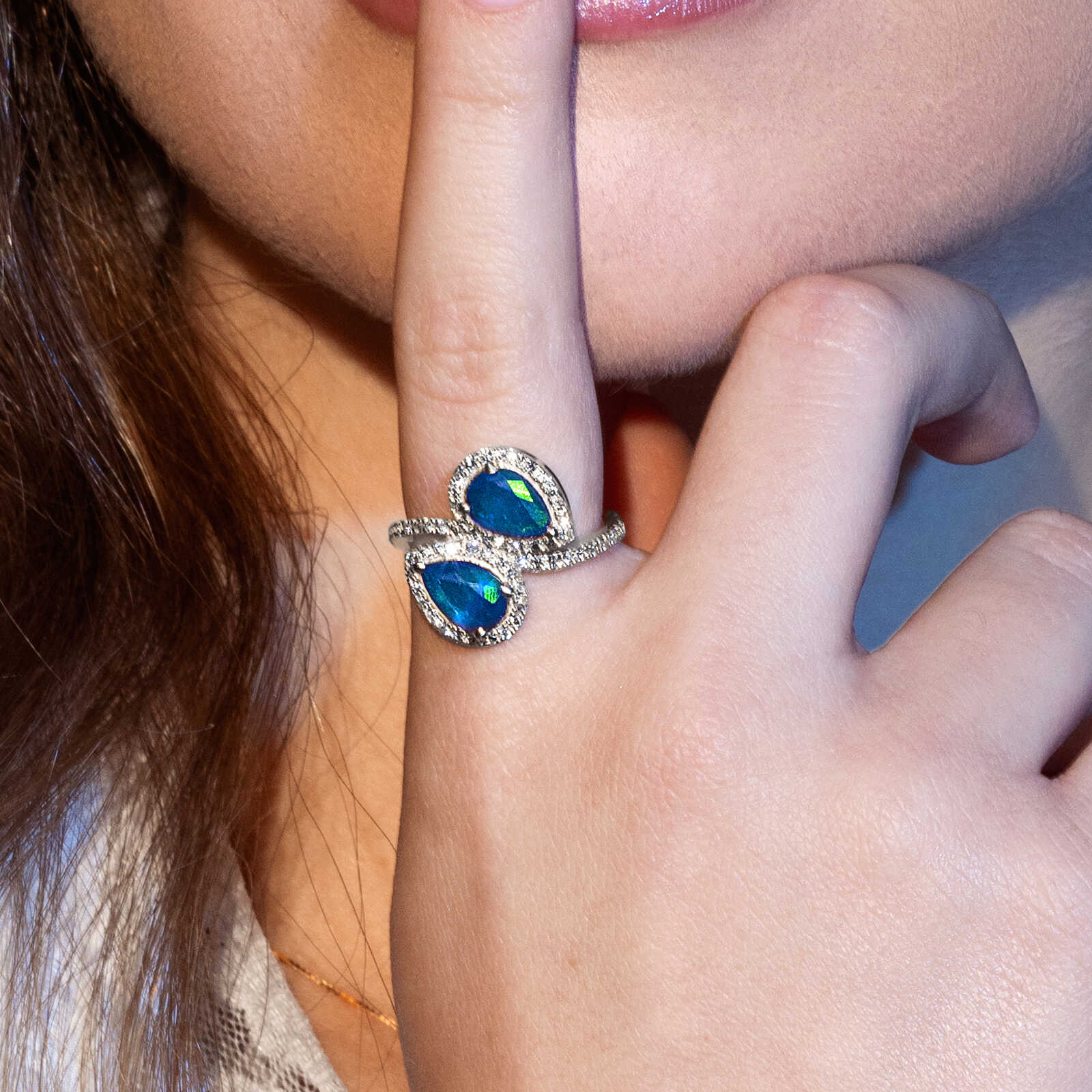 טבעת מרלן בשיבוץ בלו לונדון ויהלומים