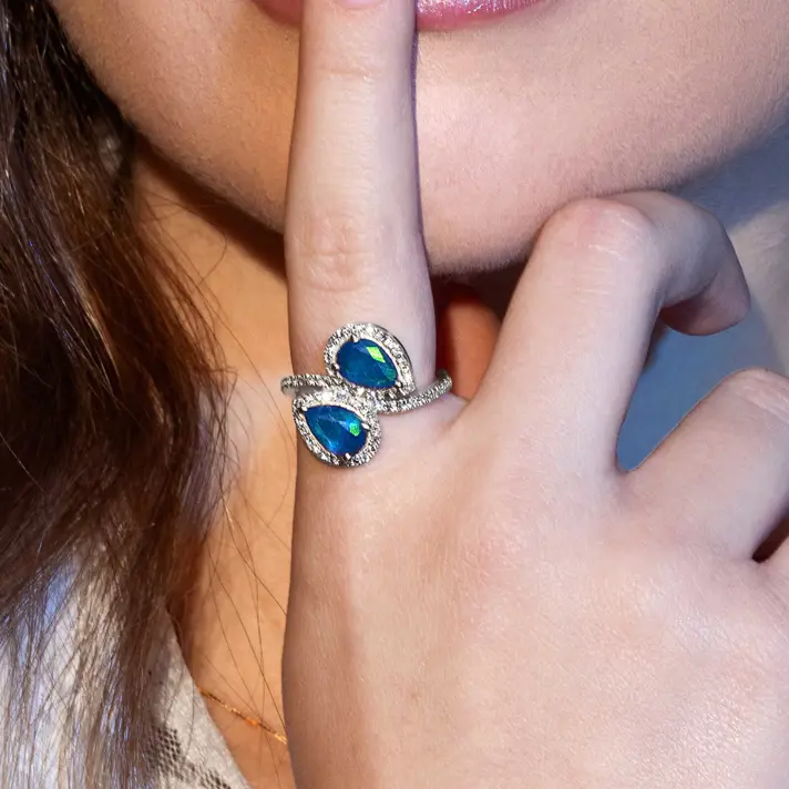 טבעת מרלן בשיבוץ בלו לונדון ויהלומים