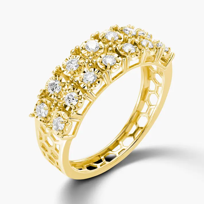 טבעת זהב משובצת יהלומים בעיצוב מאוורר