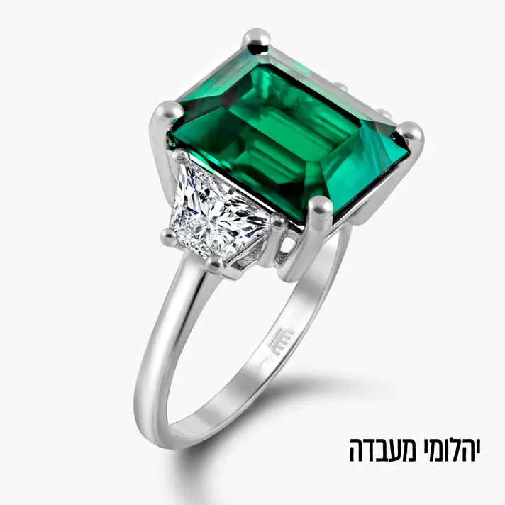 טבעת משובצת אמרלד ויהלומי מעבדה