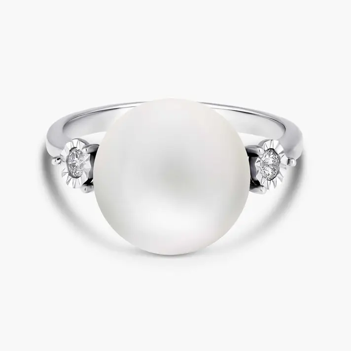 טבעת פנינה משובצת יהלומים