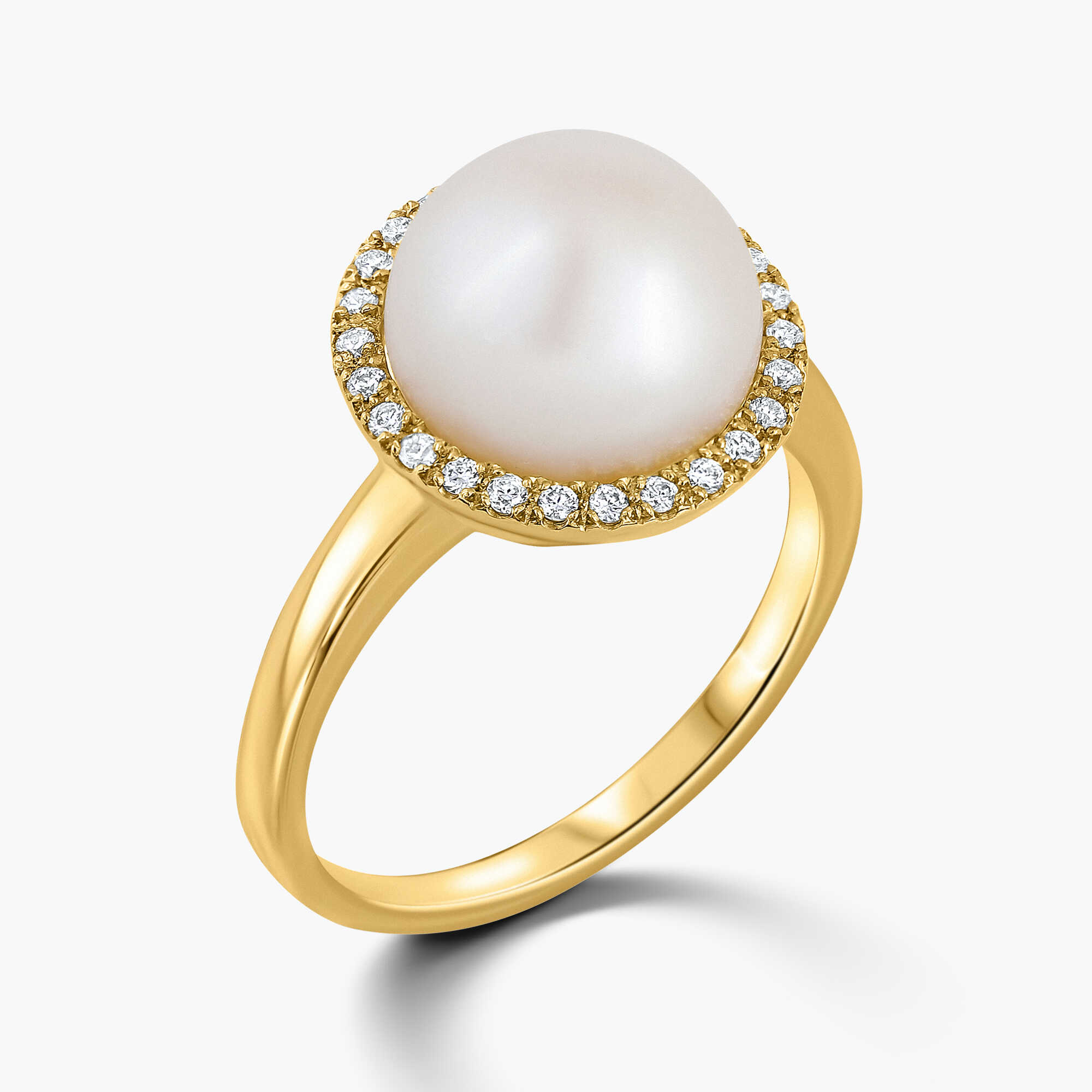 טבעת פנינה משובצת יהלומים