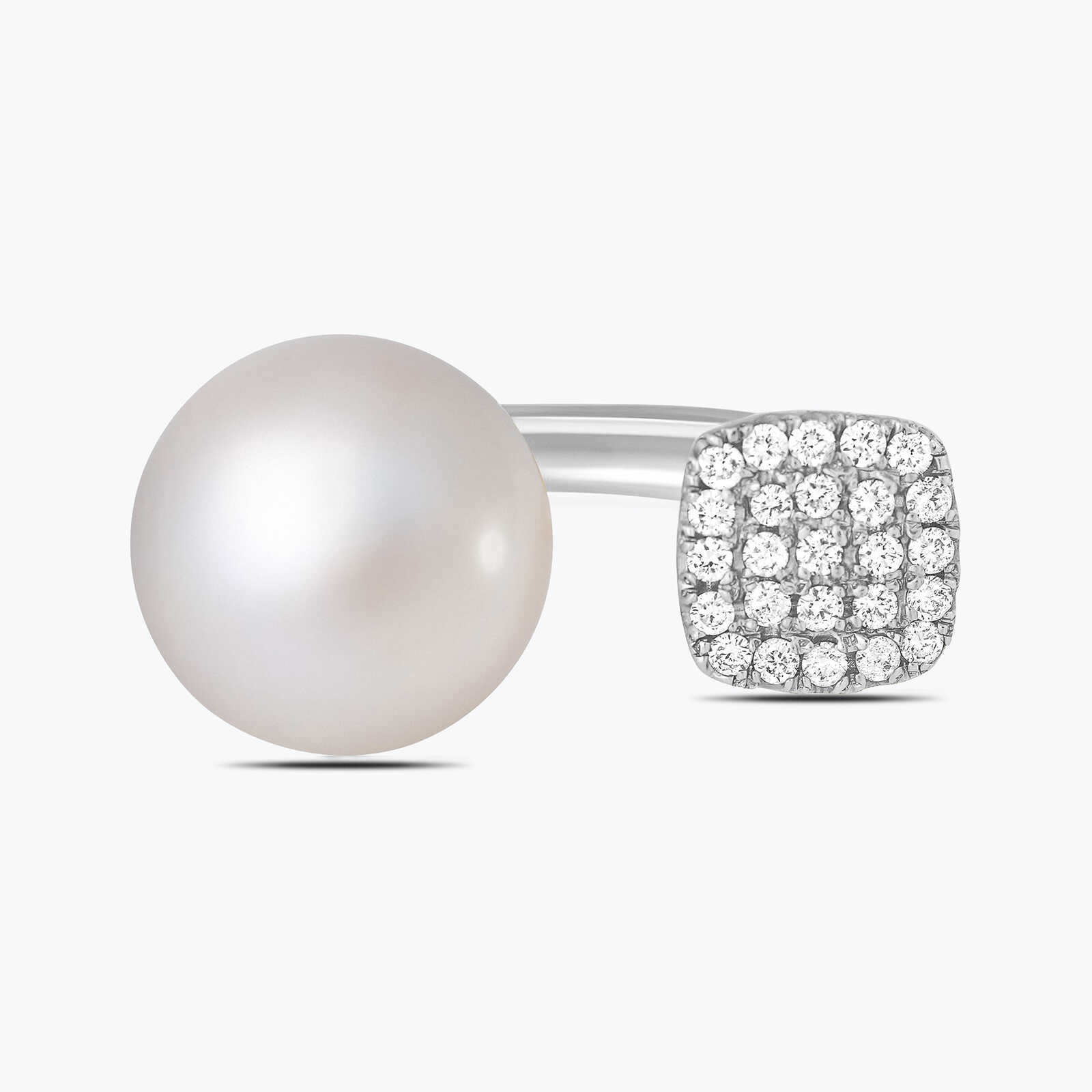 טבעת בשיבוץ יהלומים ופנינה