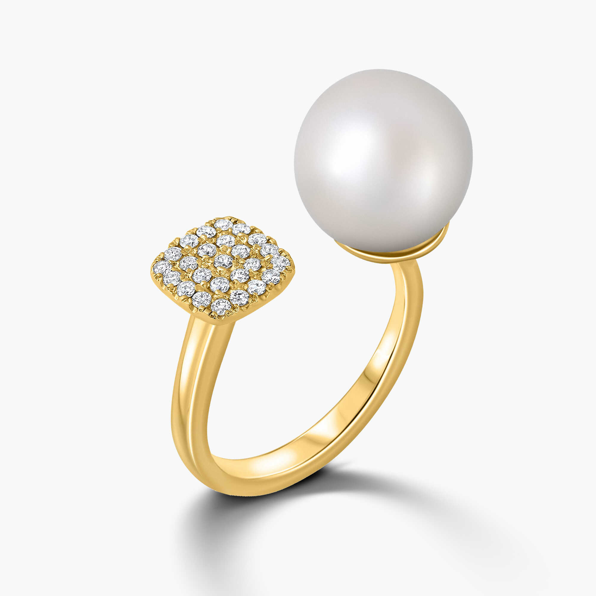 טבעת בשיבוץ יהלומים ופנינה