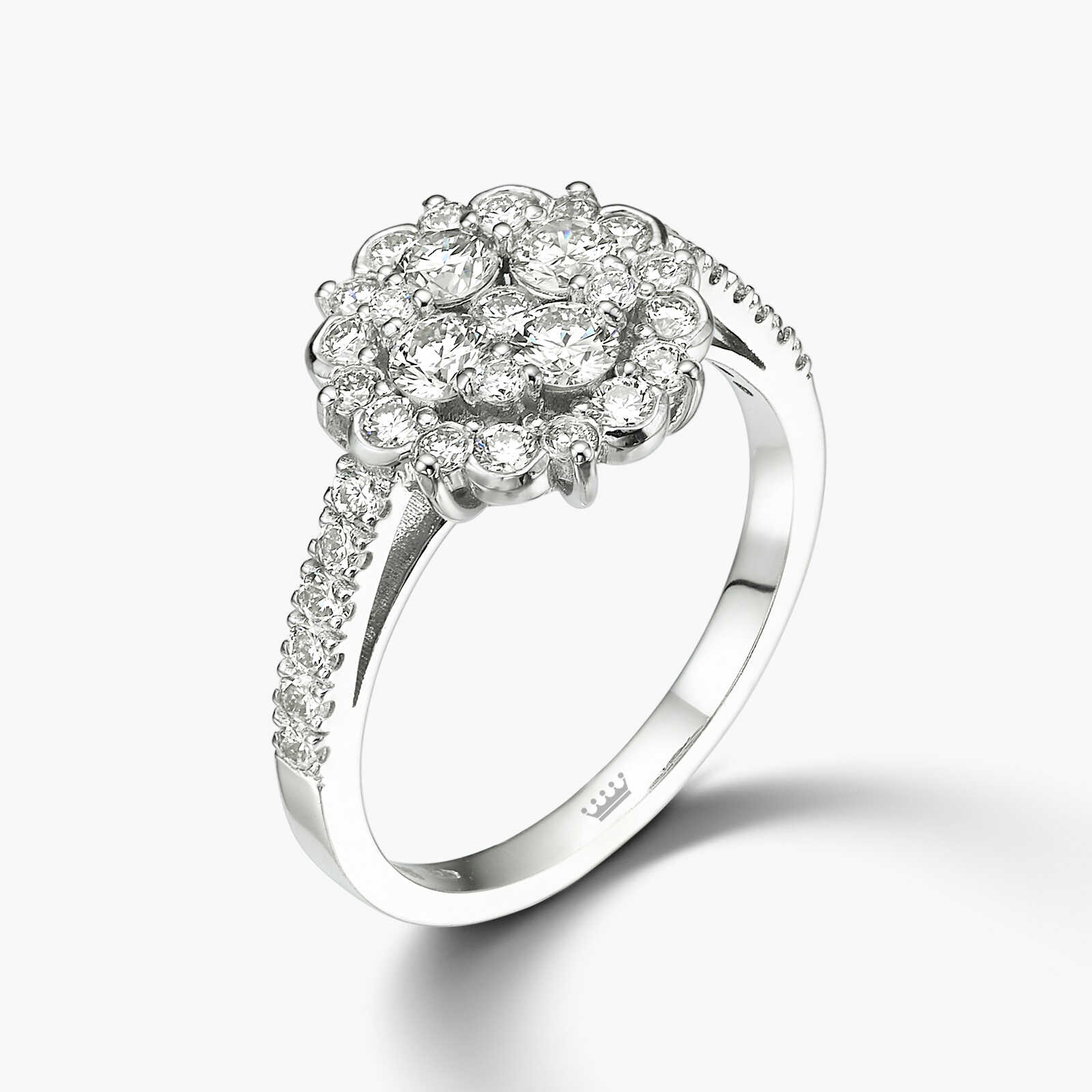 טבעת זהב בצורת פרח משובצת יהלומים