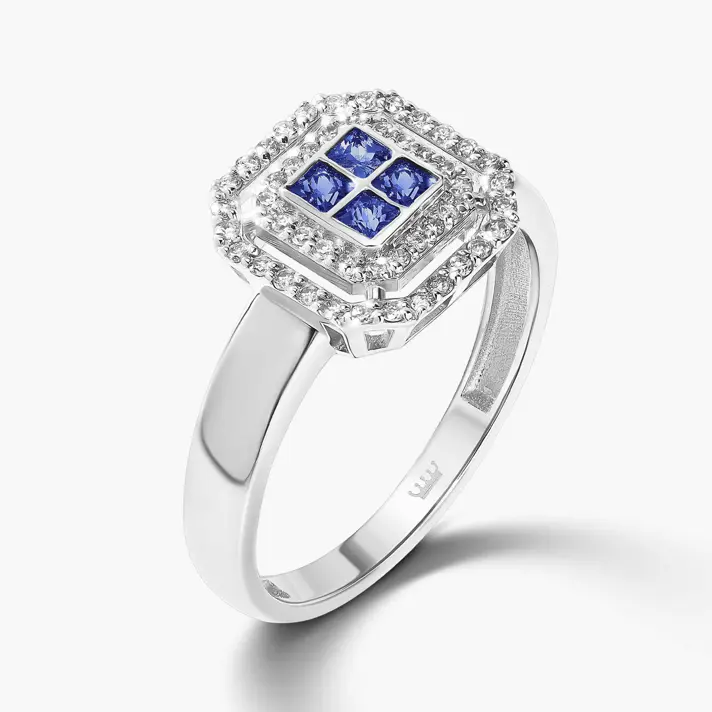 טבעת זהב מסדרת החושן בשיבוץ אבני ספיר