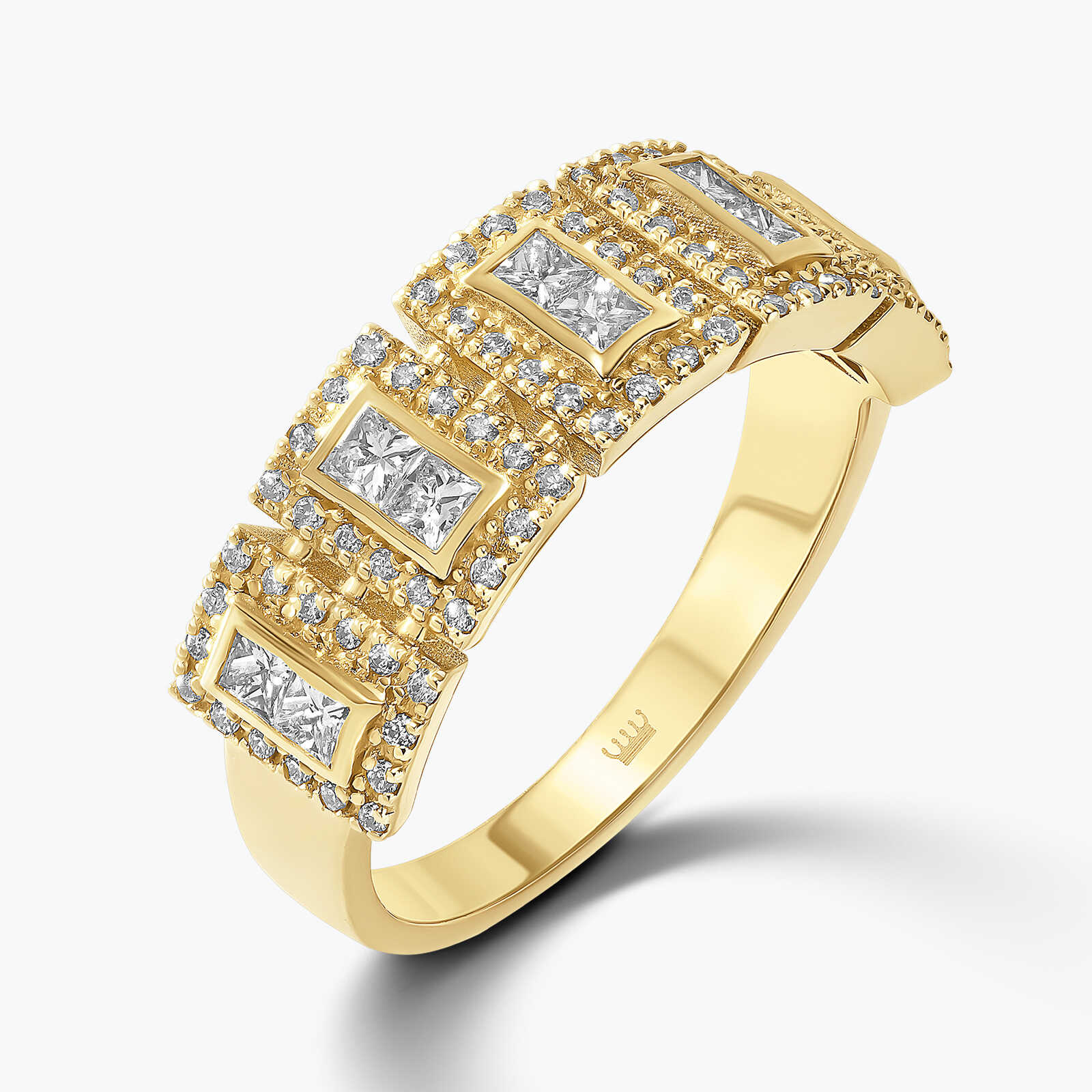 טבעת זהב משובצת יהלומי פרינסס