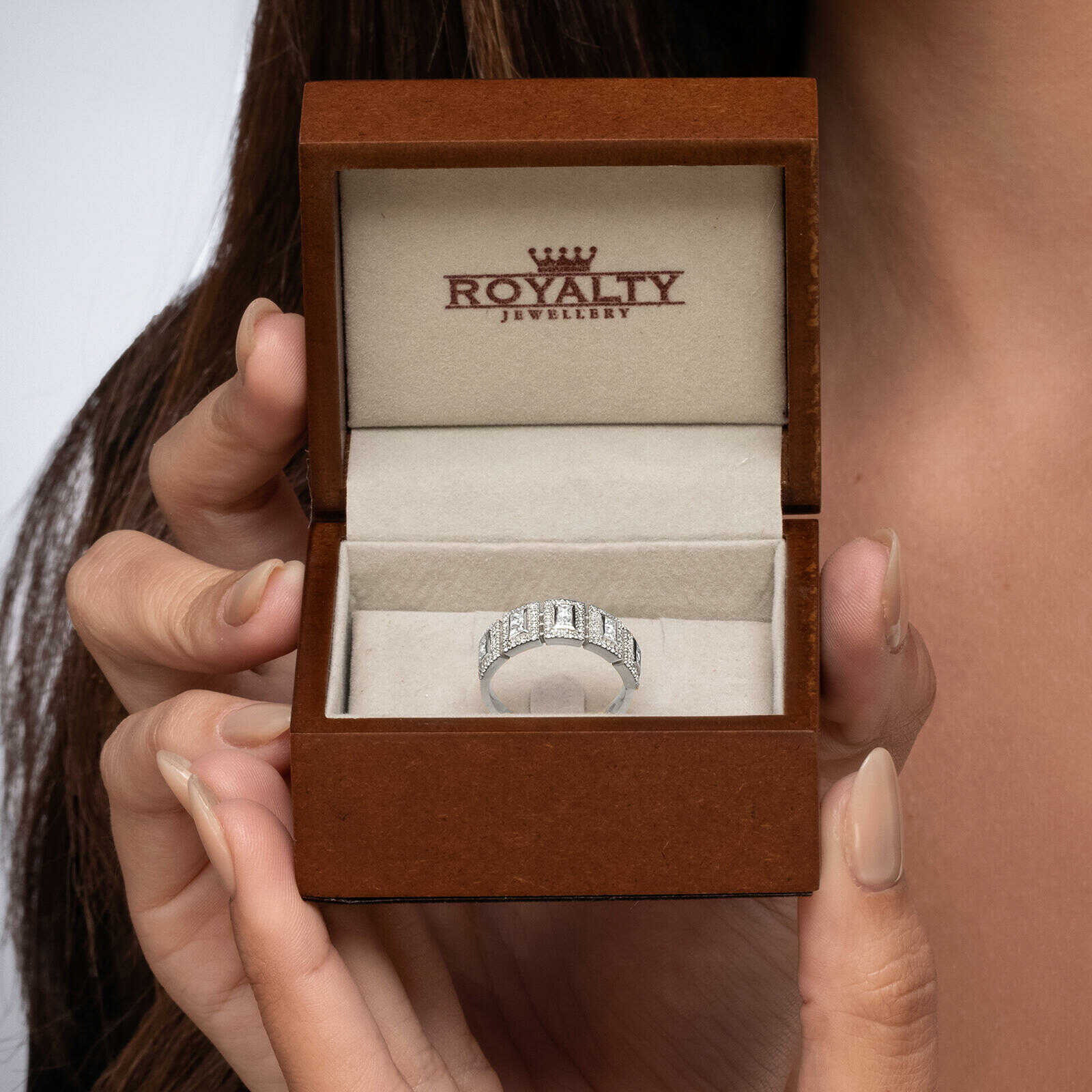 טבעת זהב משובצת יהלומי פרינסס