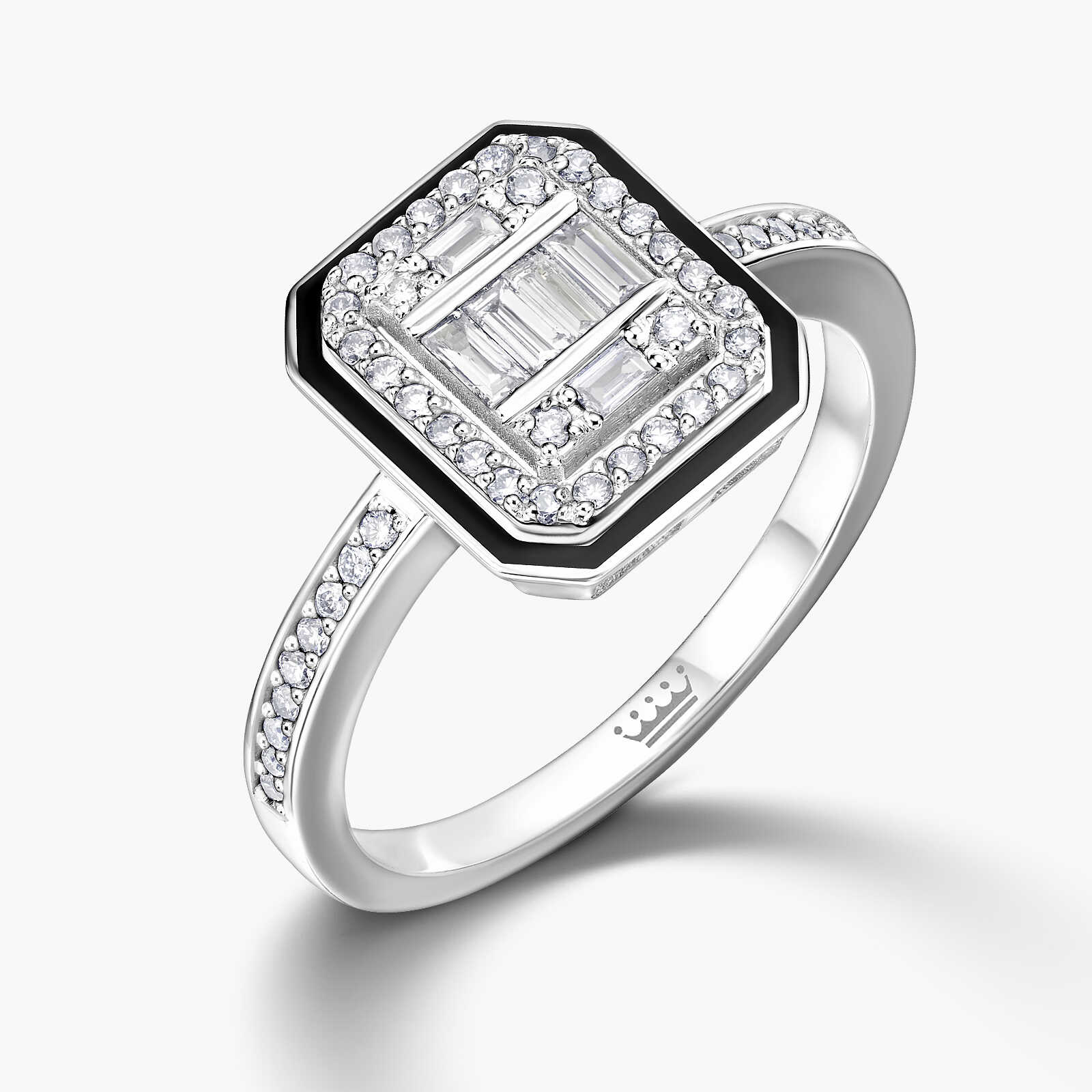 טבעת זהב משובצת יהלום בשילוב אמייל שחור