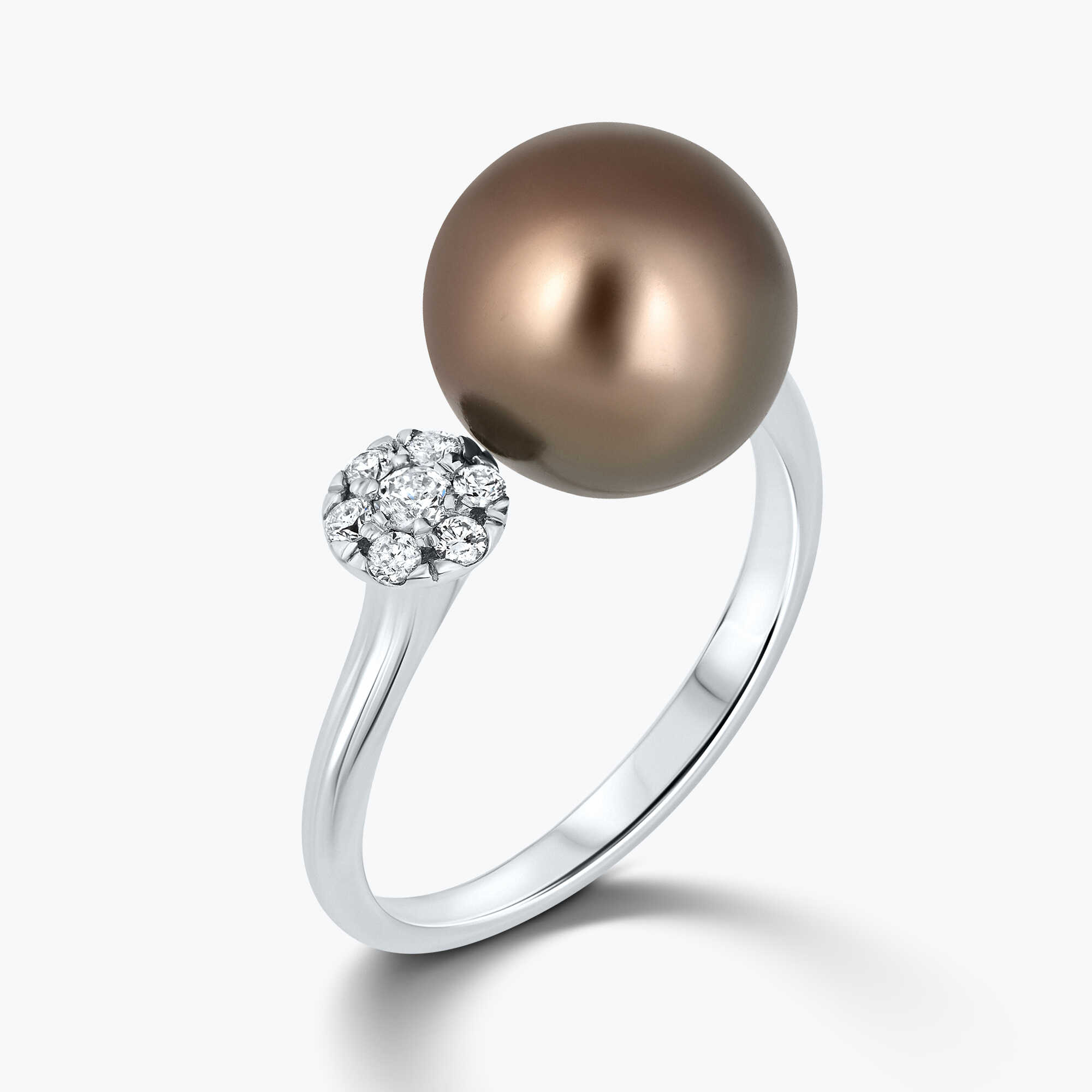 טבעת זהב משובצת פנינה שחורה ויהלום