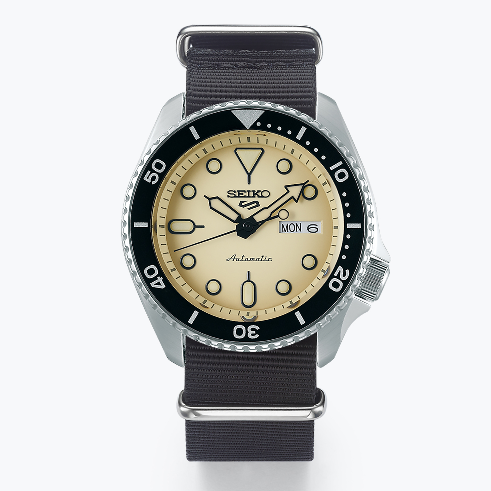 שעון SEIKO 5 SPORT עם לוח קרם וצמיד MESH אופנתי