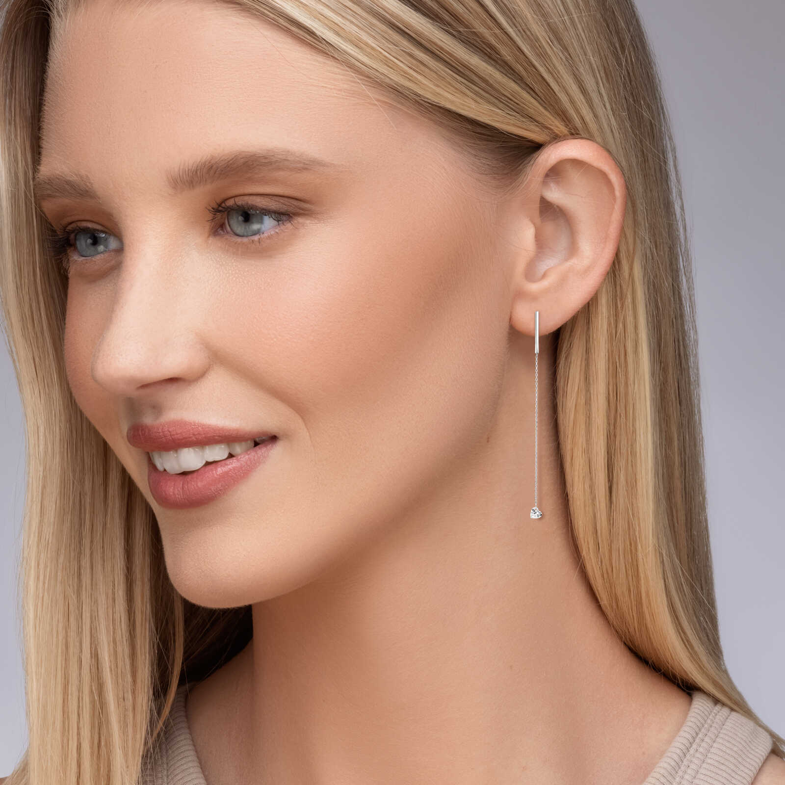 עגילי זהב אורך 8.5 ס"מ משובצים זירקונים בצורת לב