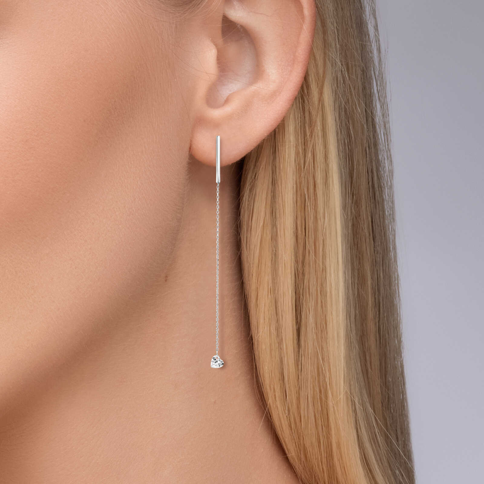 עגילי זהב אורך 8.5 ס"מ משובצים זירקונים בצורת לב