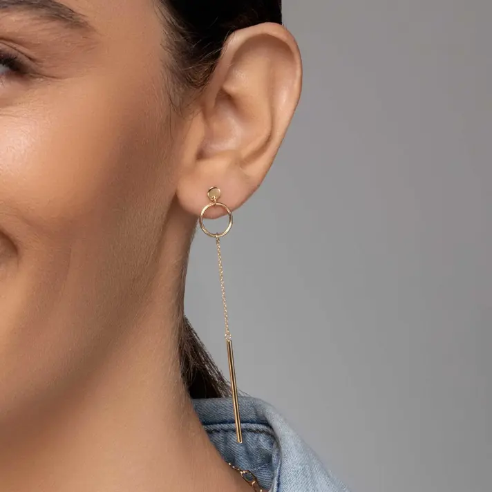 עגילי זהב ארוכים עם חישוקים וגלילי זהב