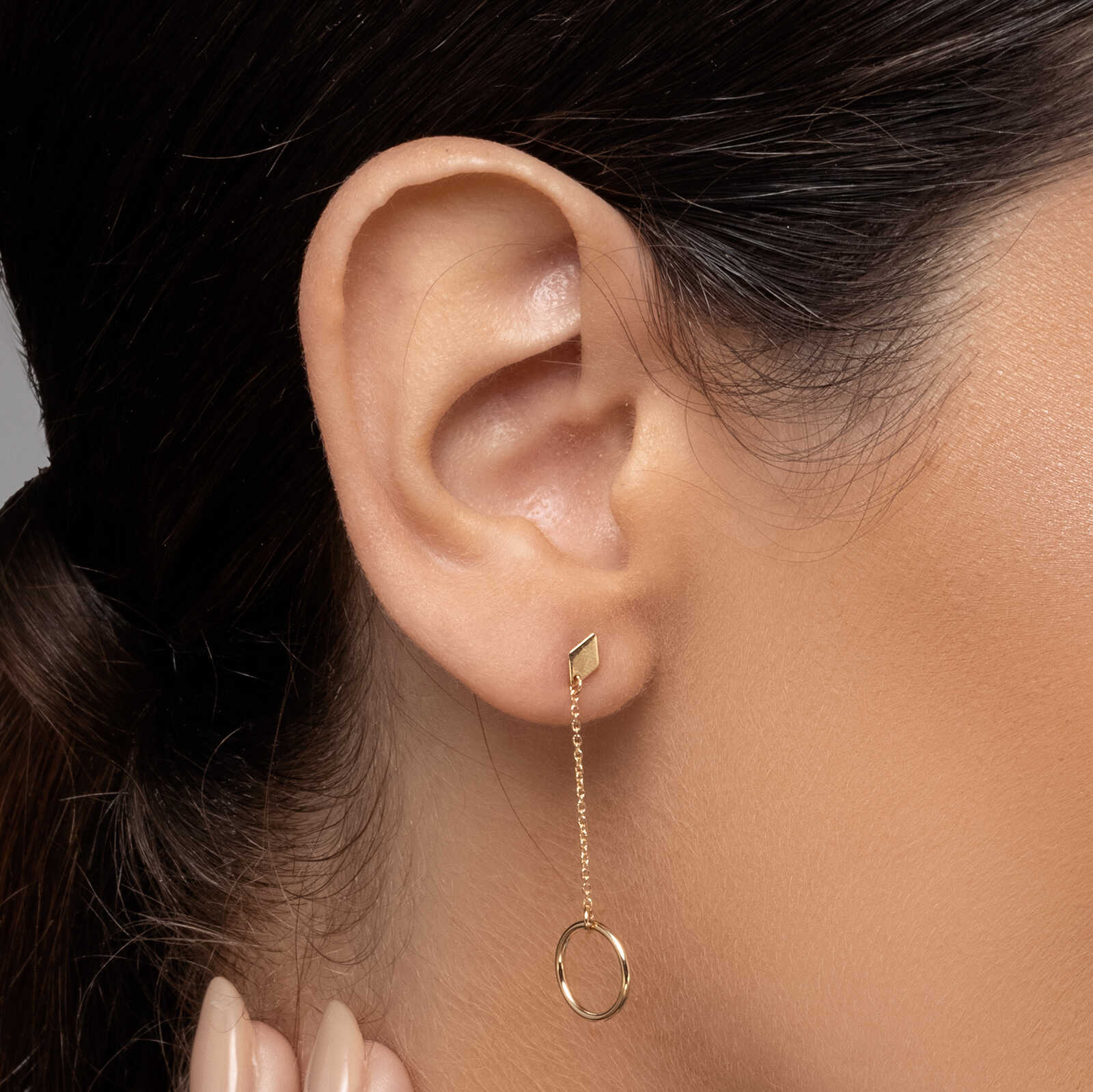 עגילי זהב עם חישוקים תלויים