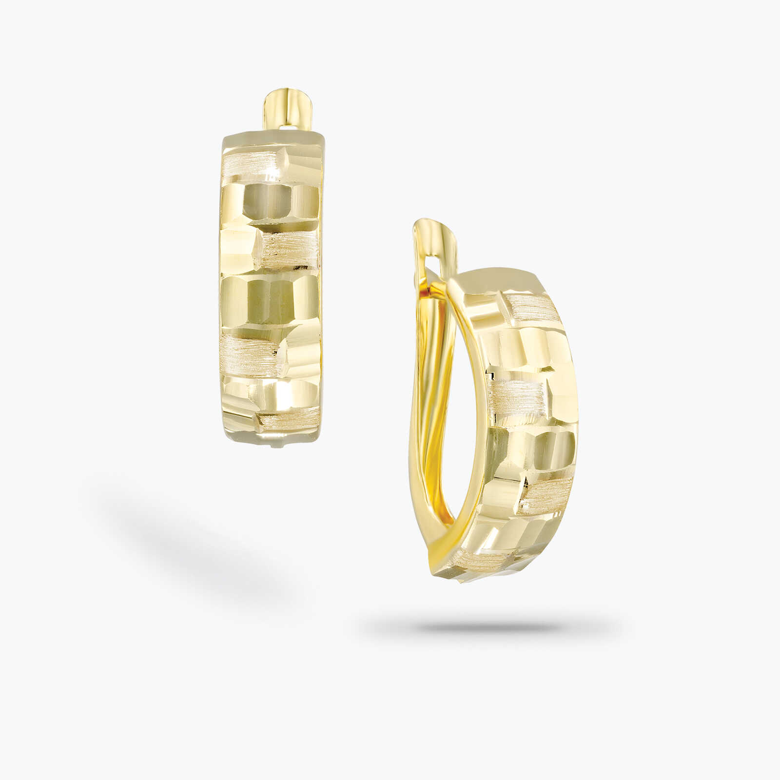 עגיל זהב בגימור מחוספס