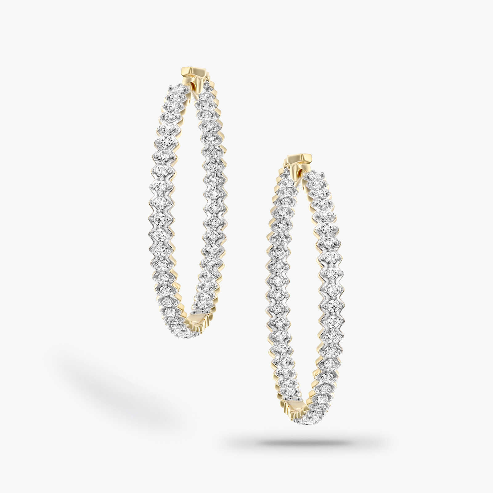 עגילי זהב חישוקיים משובצים זירקונים