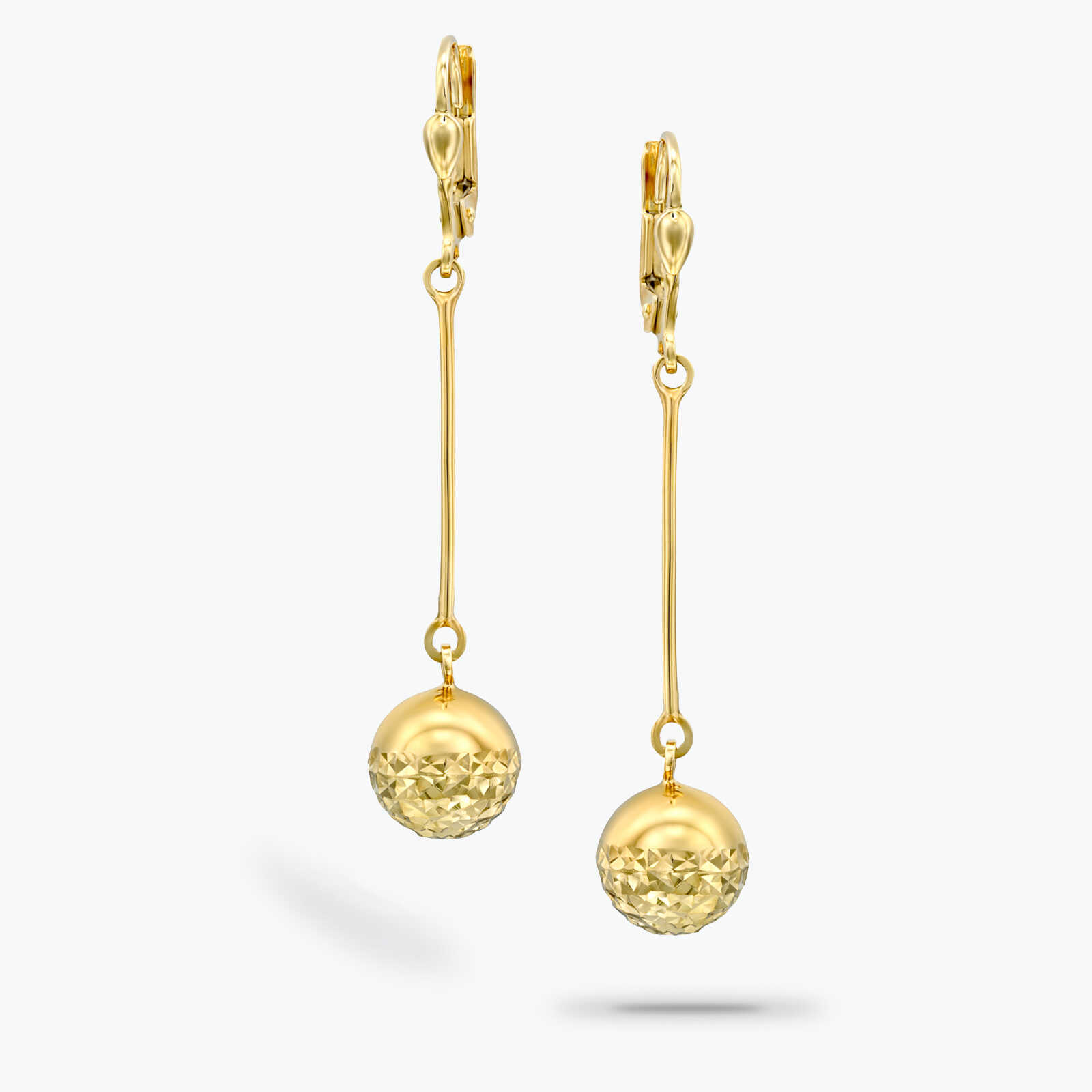 עגילי זהב עם כדורים תלויים