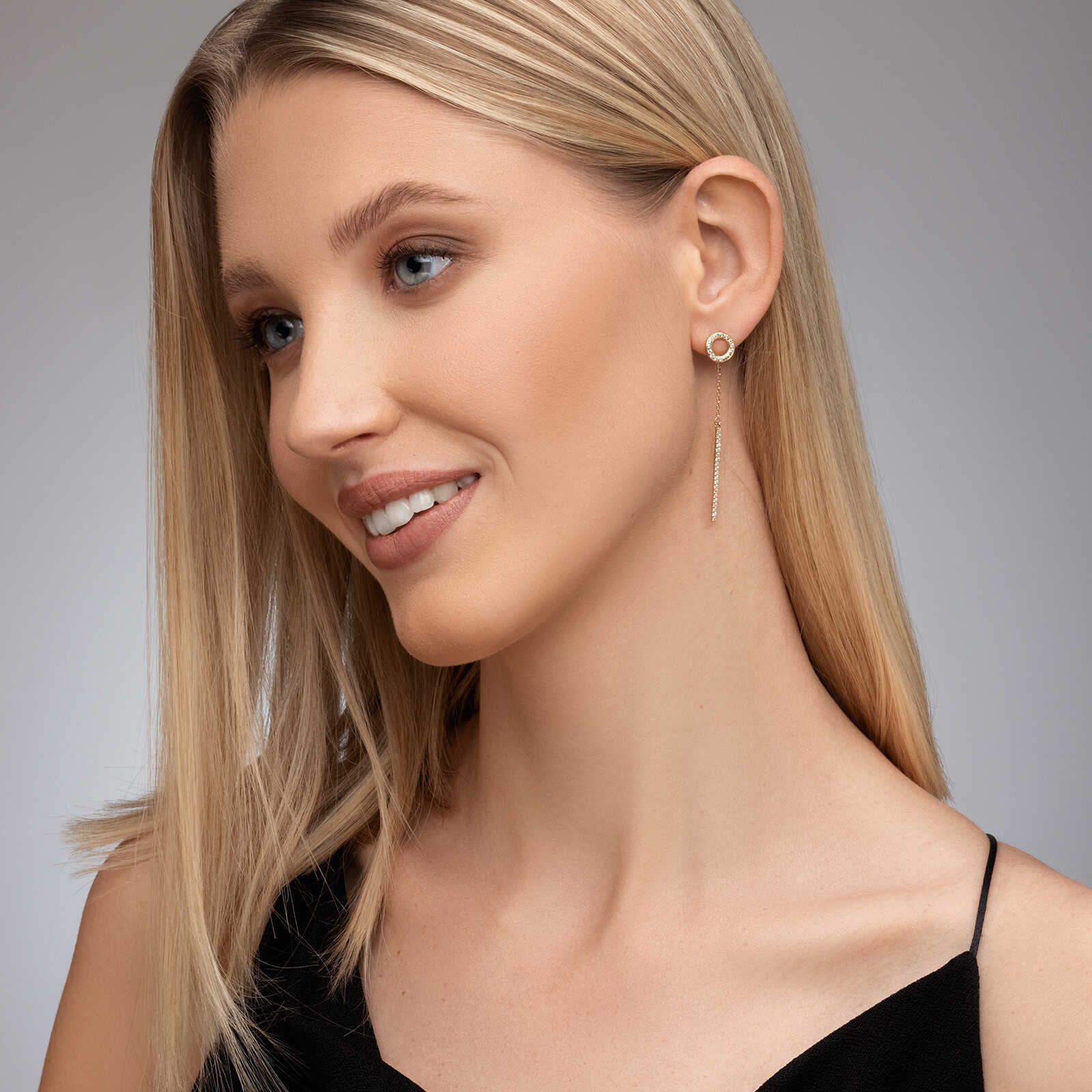 עגילי זהב עיגול עם סוגר אחורי משובץ זיקונים