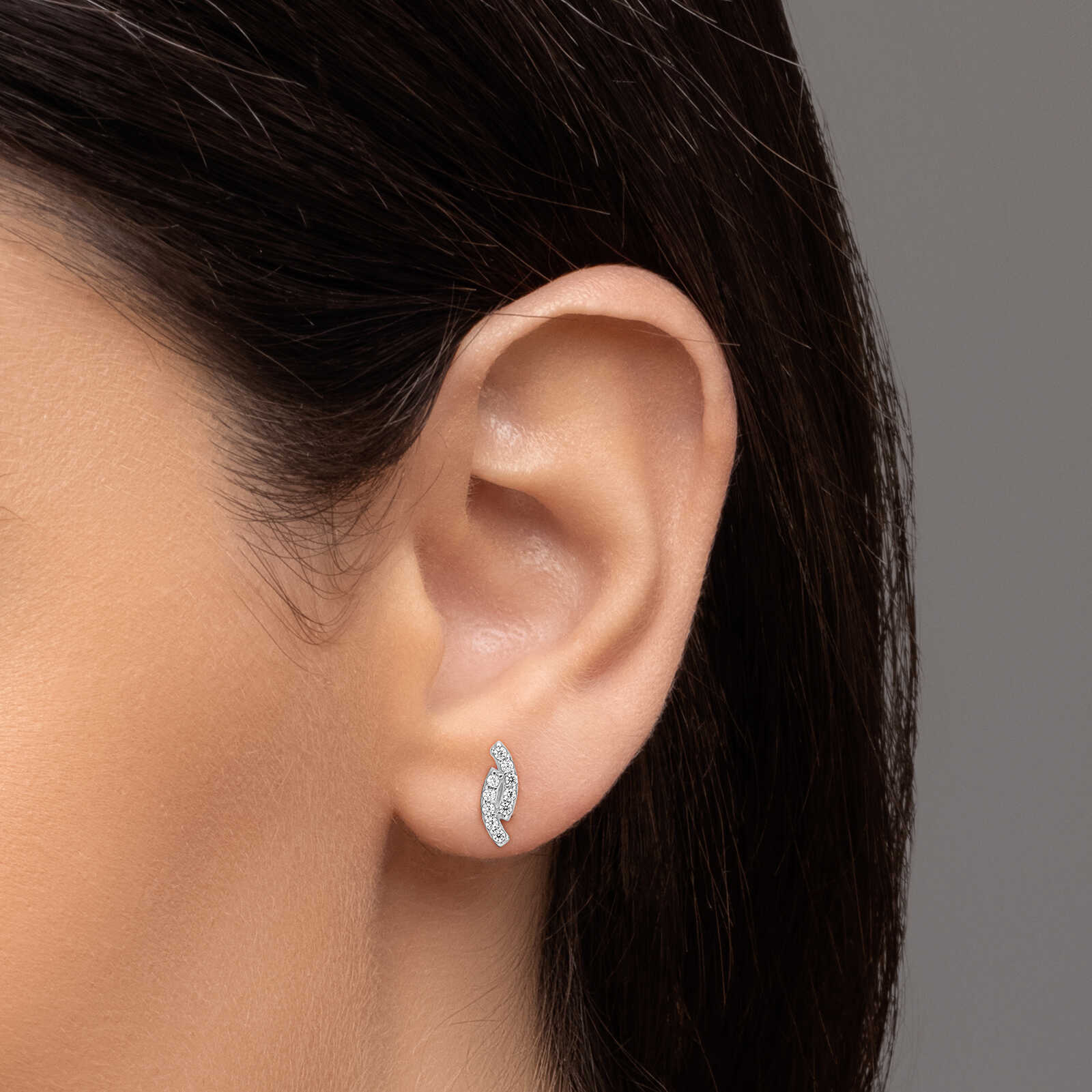 עגילי זהב גלי- משובצים זרקונים נוצצים