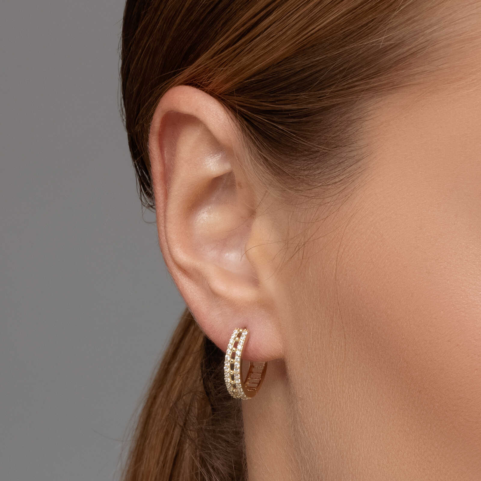 עגילי חישוק זהב דרו- משובצים זרקונים נוצצים